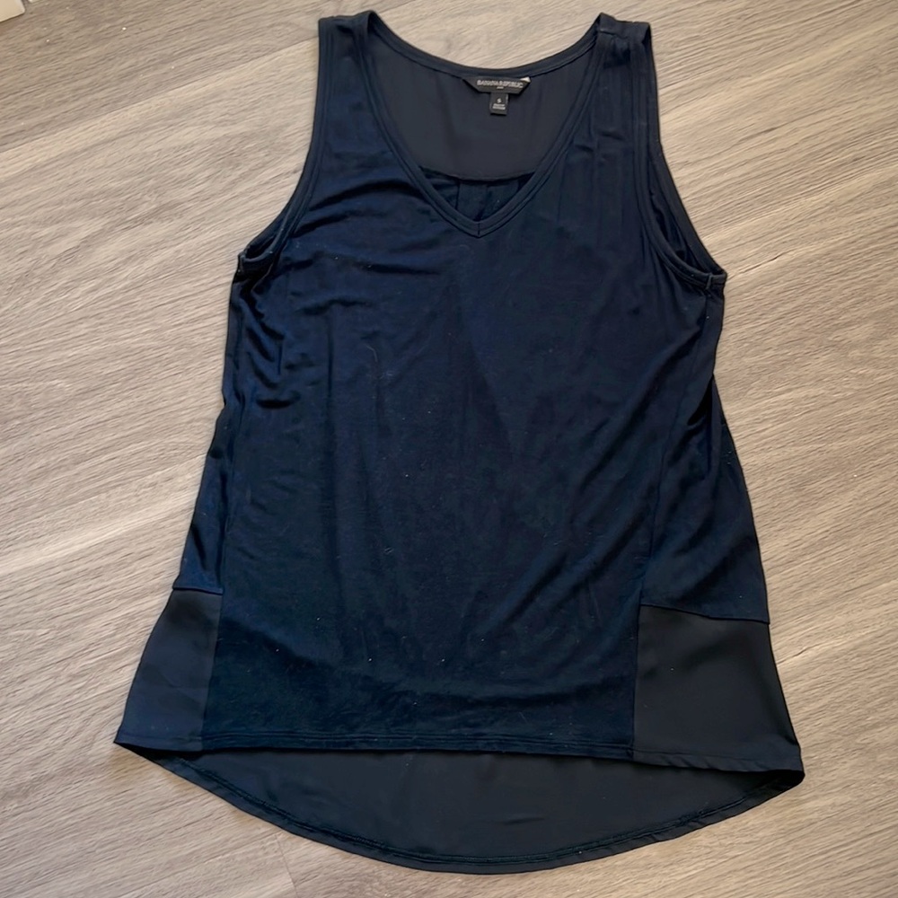 Banana Republic black sleeveless blouse. Size:S. Gently Used.